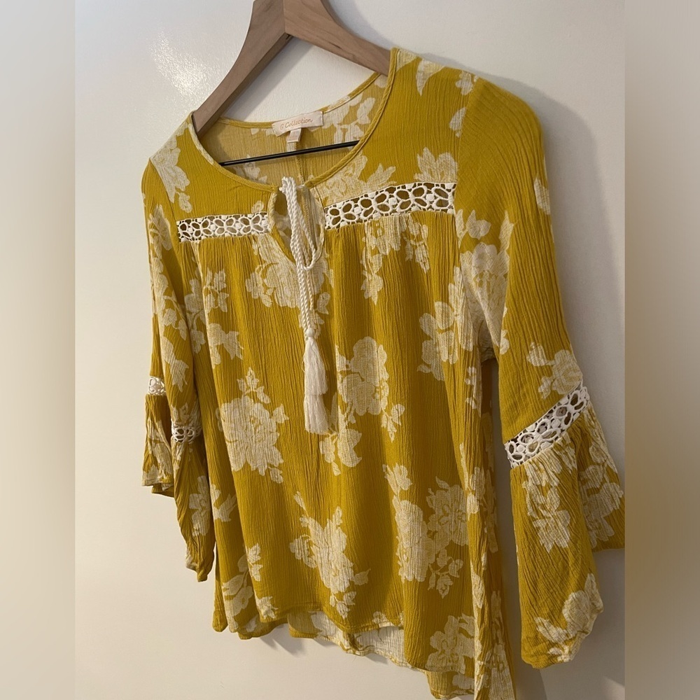 G Collection Yellow Floral Boho Blouse W/ Bell Sleeve Tassel & Lace Detail Small - Picture 3 of 9